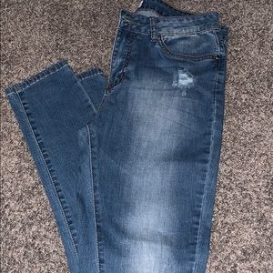 Junior distressed jeans